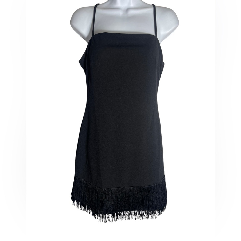 Lulu’s dress size medium stunning black dress w/fringe bottom detail 🖤🖤🖤